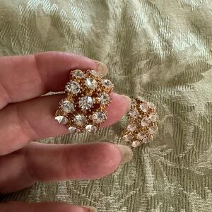 💗Gold-Tone Crystal Cluster Stud Earrings - 💗= 10 for $20 bundle